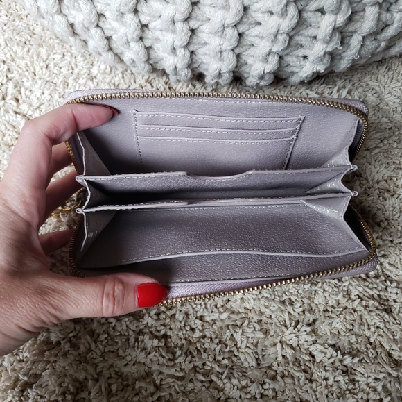 Badgley Mischka wristlet - Picture 3 of 3